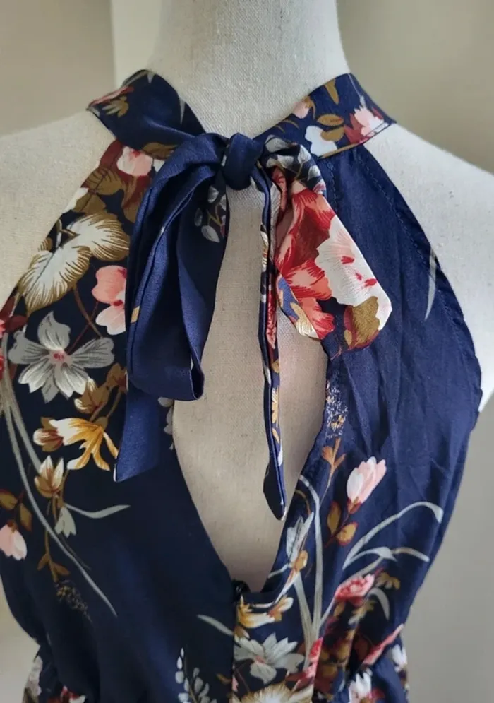 Combishort à fleurs bleu marine et rose kaki Kiabi Taille 36 - photo numéro 6