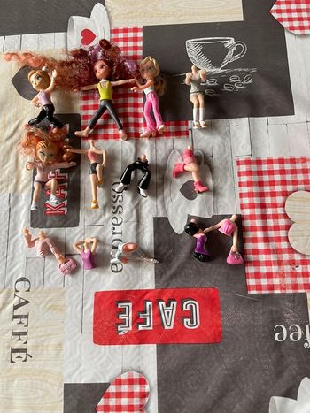 Lot de petites poupées avec corps interchangeable