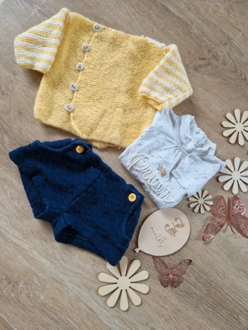 Ensemble sous pull gilet en maille et short boîte à malice bébé fille 3 mois