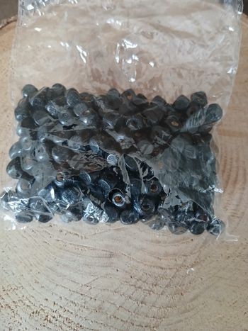 Lot de 30gramme de perles en bois cube noir
