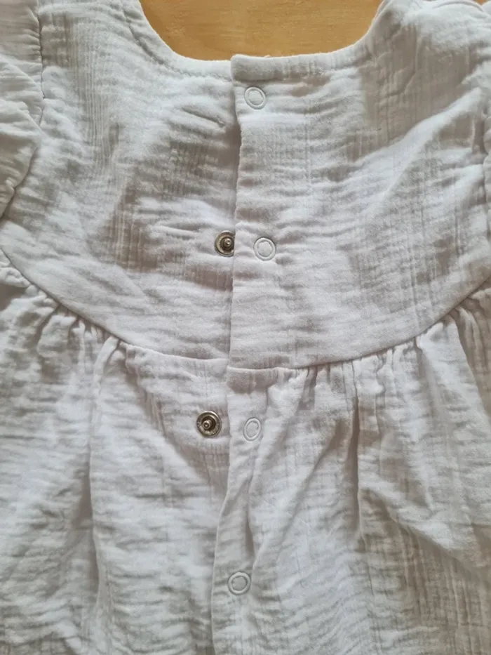 Robe blanche avec dentelle 24 mois - photo numéro 5