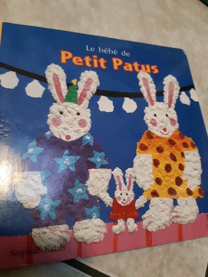 Le bébé de petit pays livre enfant