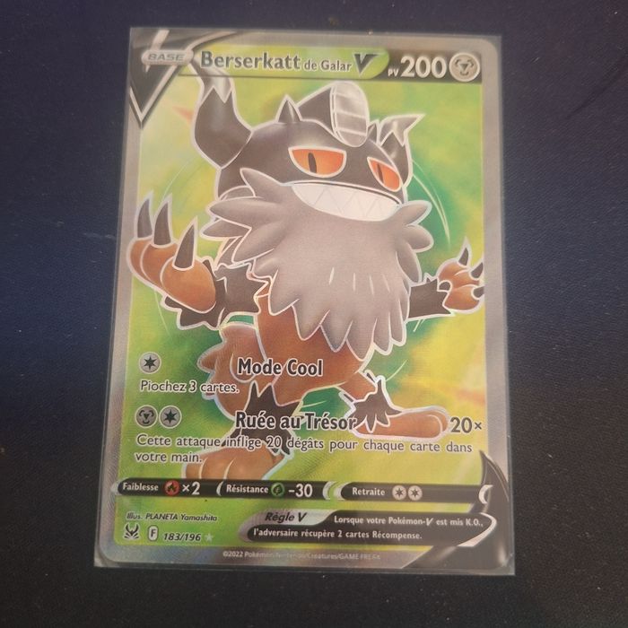 Carte Pokémon Berserkatt de Galar V Full Art 183/196 EB11 Origine Perdue FR
