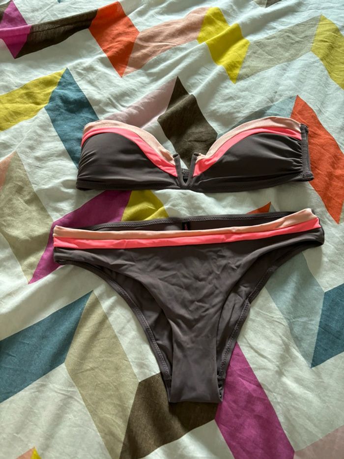 Maillot de bain deux pièces violet et rose
