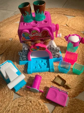 Ensemble Play Doh fabrique de glaces  