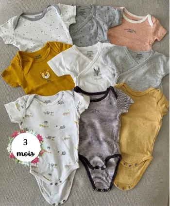 Lot 9 bodys taille 3 mois