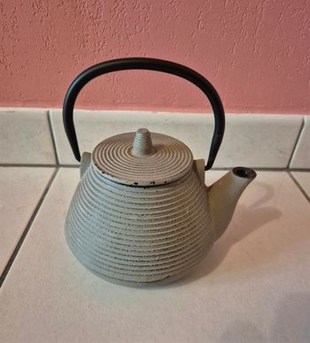 Théière en fonte grise