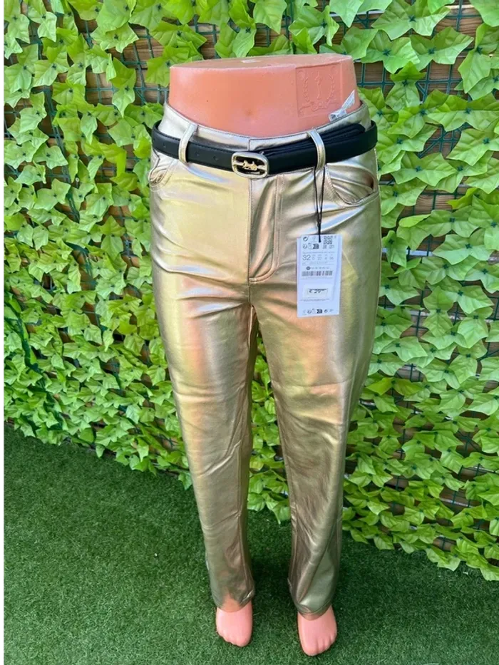 Superbe pantalon chic et tendance neuf - stradivarius - taille 32