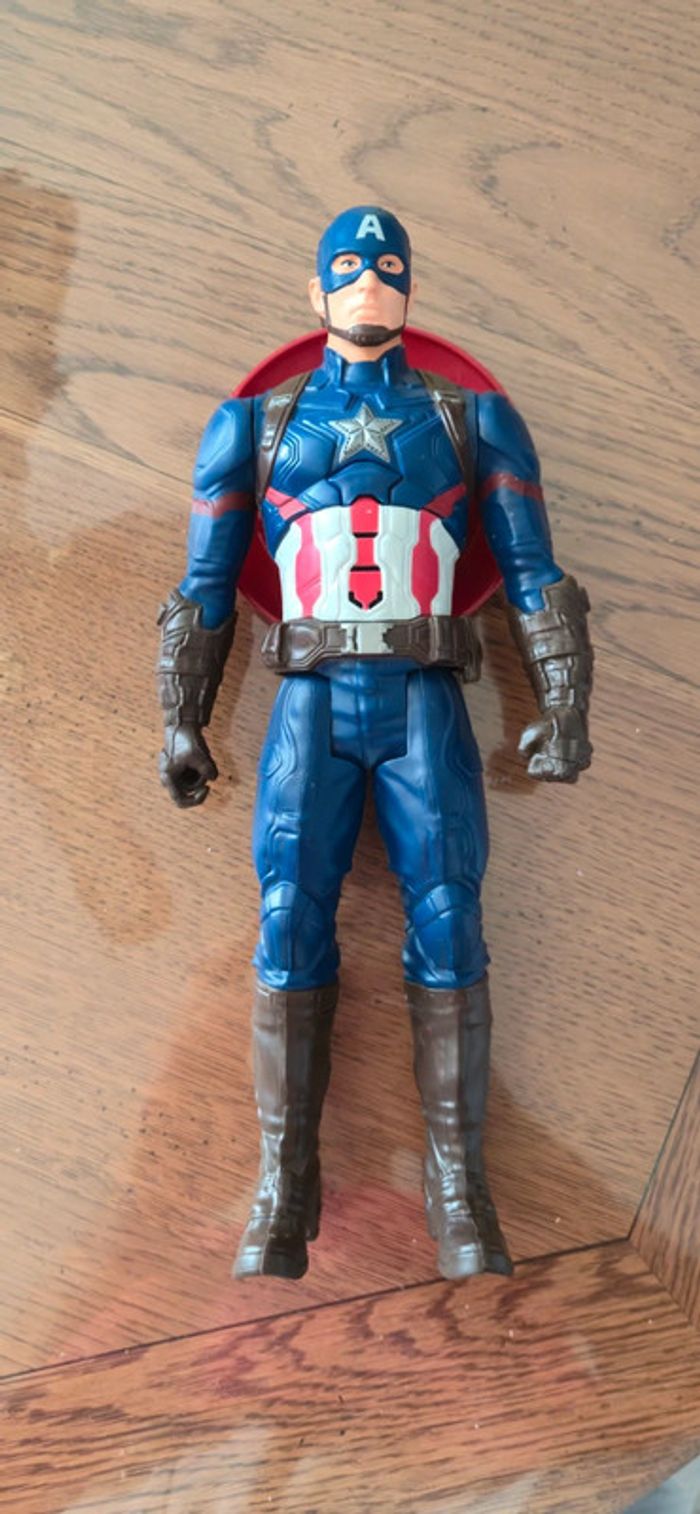 Figurine captain america
