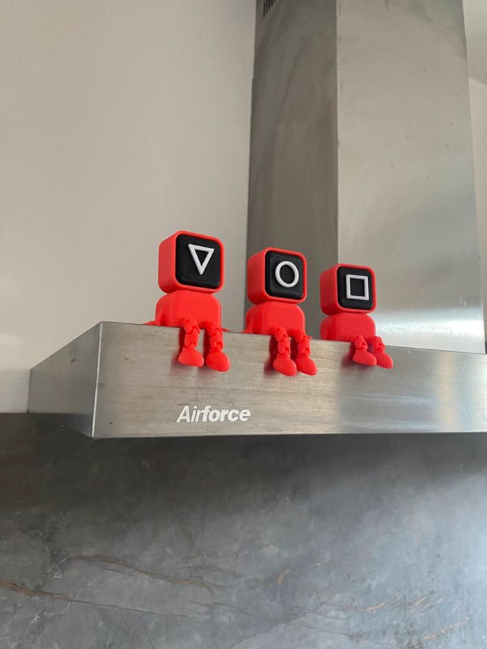 Lot de trois figurines squid game - photo numéro 4