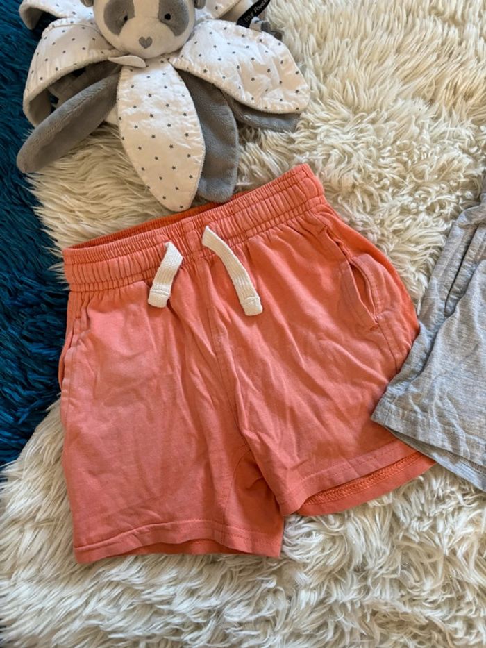 Lot de 2 short kiabi taille 3 ans - photo numéro 2