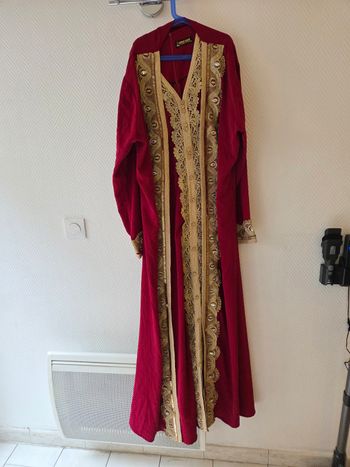 Ensemble caftan robe et kimono bordeau et doree