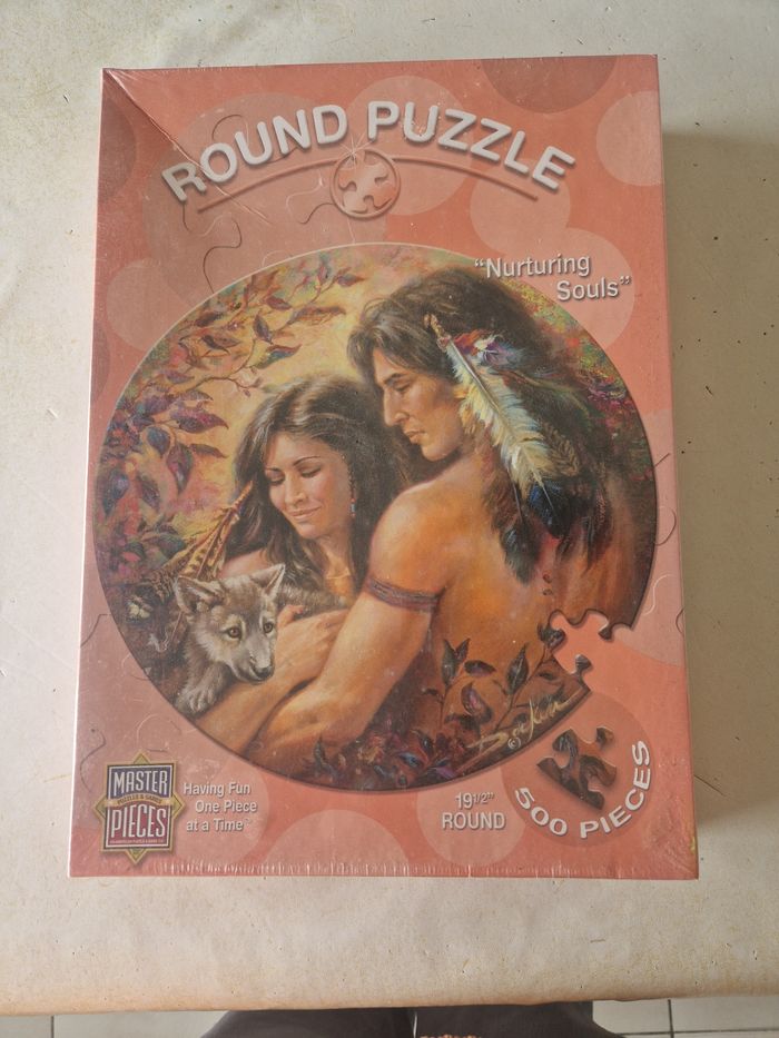 Puzzle 500 pièces rond. Neuf. Master pieces.  Dd1131.