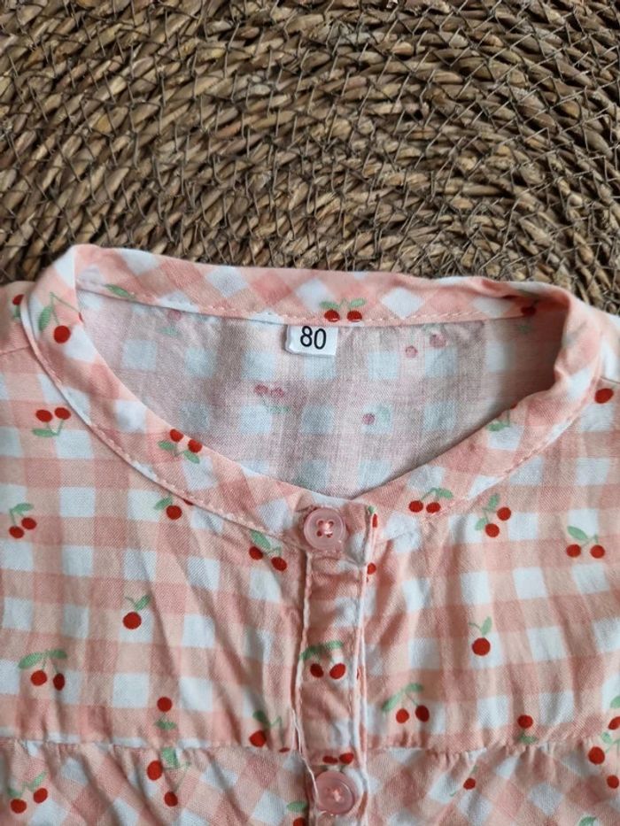 Jolie chemise manches courtes motifs cerises taille 18 mois - photo numéro 3
