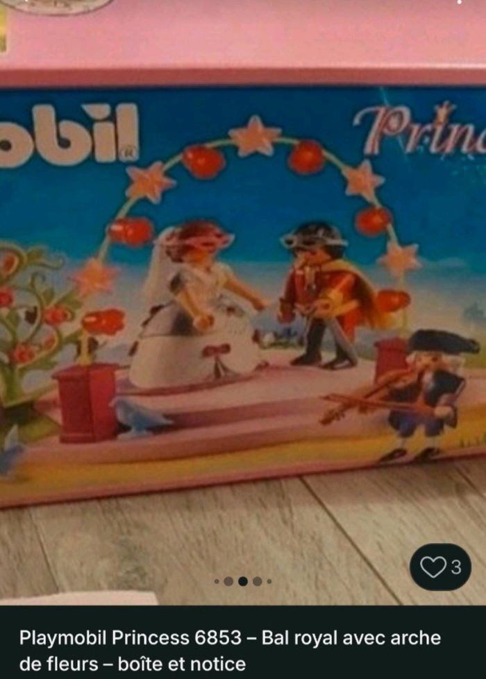 Bal royal avec arche en fleur .