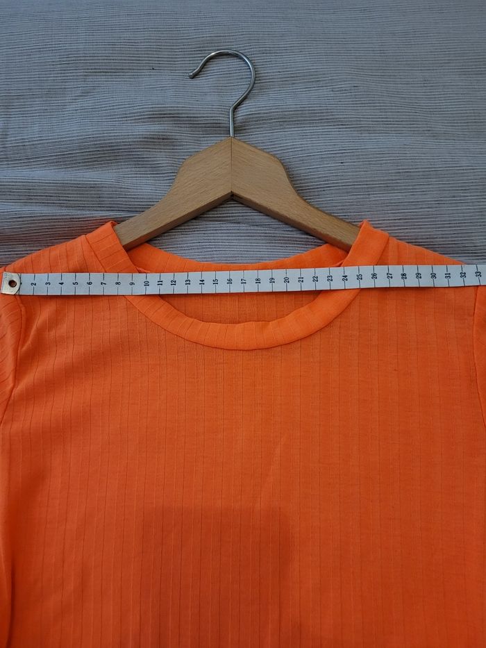 🧡 Top court sympa orange fluo Taille XS 34 - photo numéro 5