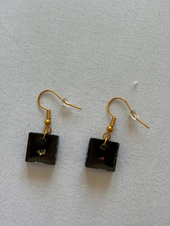 Petite boucles d’oreille carré fait main résine marron cristaux multicolore acier inoxydable - photo numéro 3
