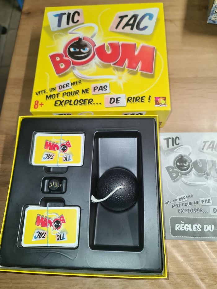 Jeu de société Tic Tac Boum des éditions Asmodée,