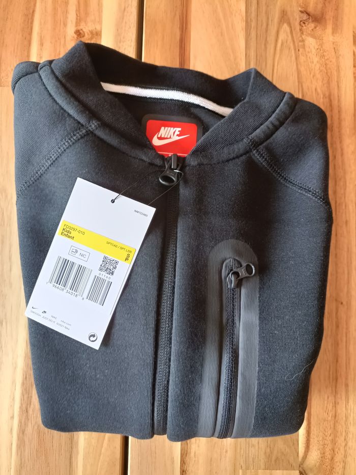 Gilet Nike enfant taille 8-10 ans - photo numéro 6