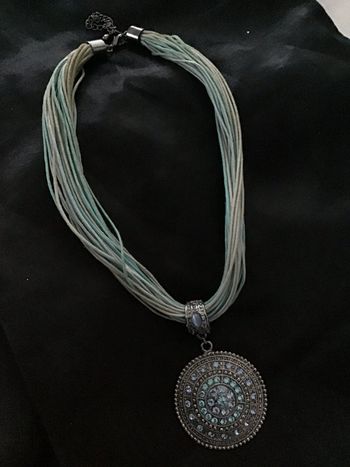 Joli collier vintage . Années  90