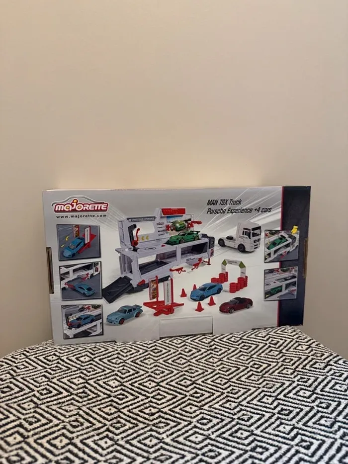 Majorette - Coffret Camion Porsche Truck Expérience + 4 véhicules - 3 ans et + - photo numéro 2