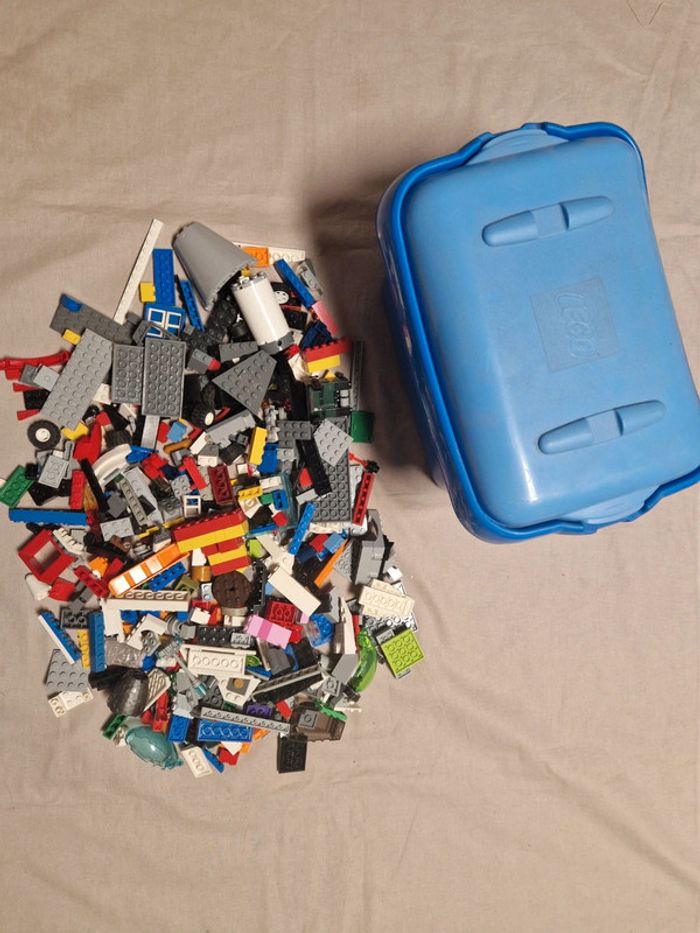 Boîte lego + vrac lego tous univers