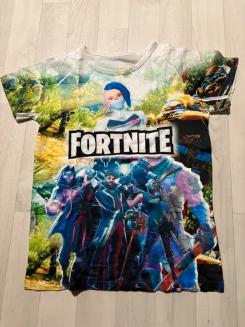 T-shirt fortnite 10 ans manches courtes très bon état