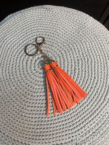 Porte clé lanière cuir orange