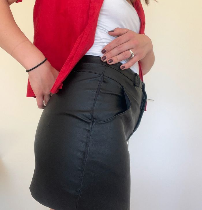 Mini jupe simili cuir Pull & Bear - photo numéro 4