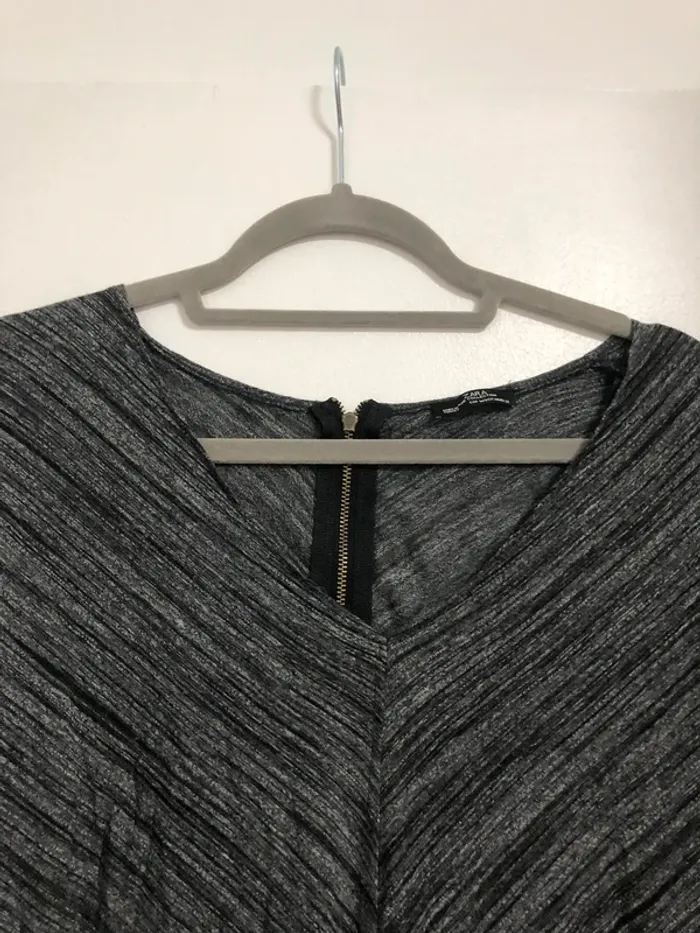 Superbe beau t-shirt long Zara col V taille M - photo numéro 3