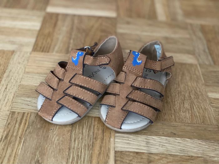 Sandales Cuir T19 TBE comme neuves