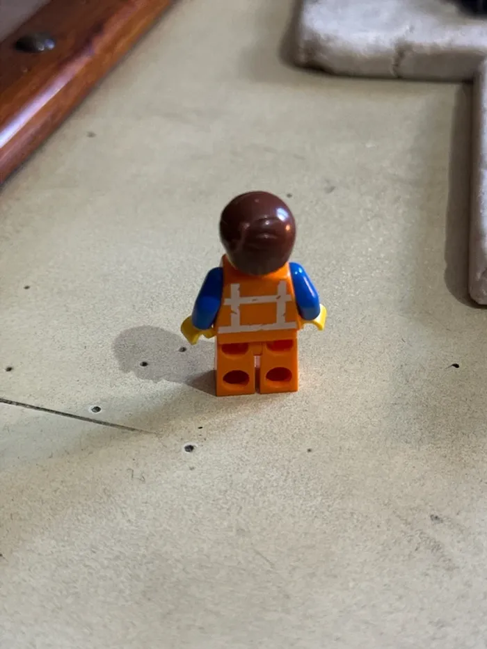 Figurine Lego Emmet, jamais joué ou exposé - photo numéro 2