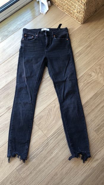 Pantalon noir zara taille 36 skinny troué en bas