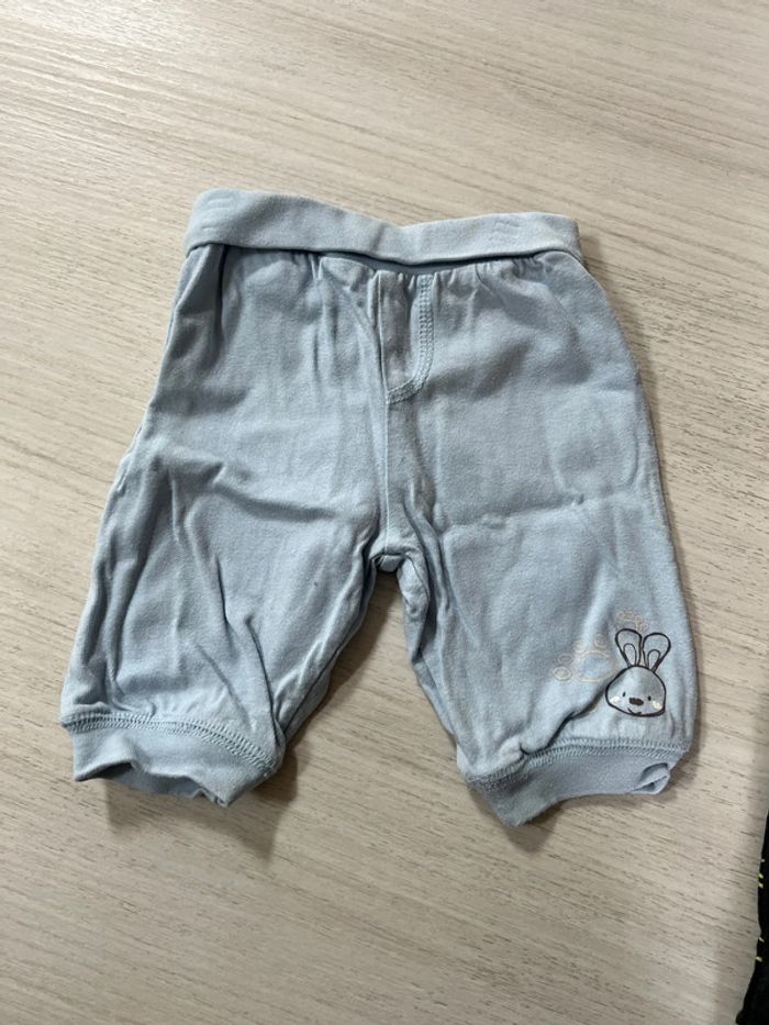 2 pantalons 1 mois - photo numéro 3