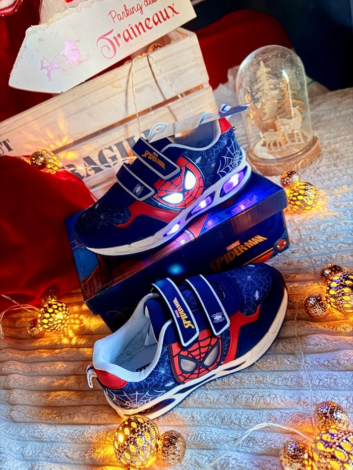 Basket Spiderman lumineux