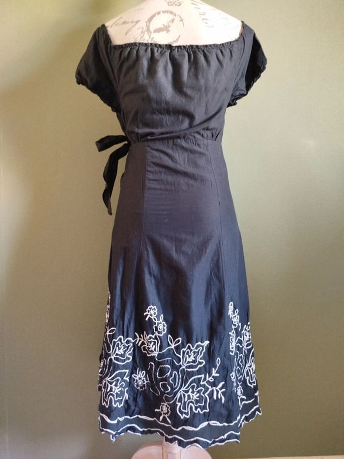 Robe brodée - photo numéro 2