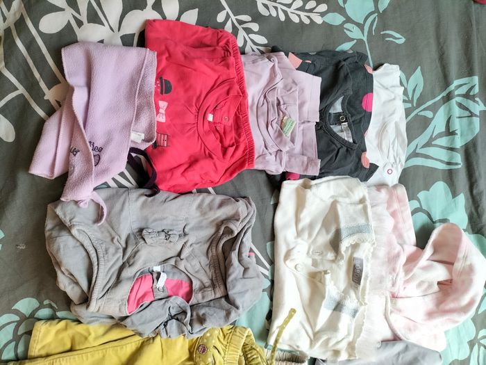 Lot vêtements fille 11 habits 9 mois - photo numéro 2