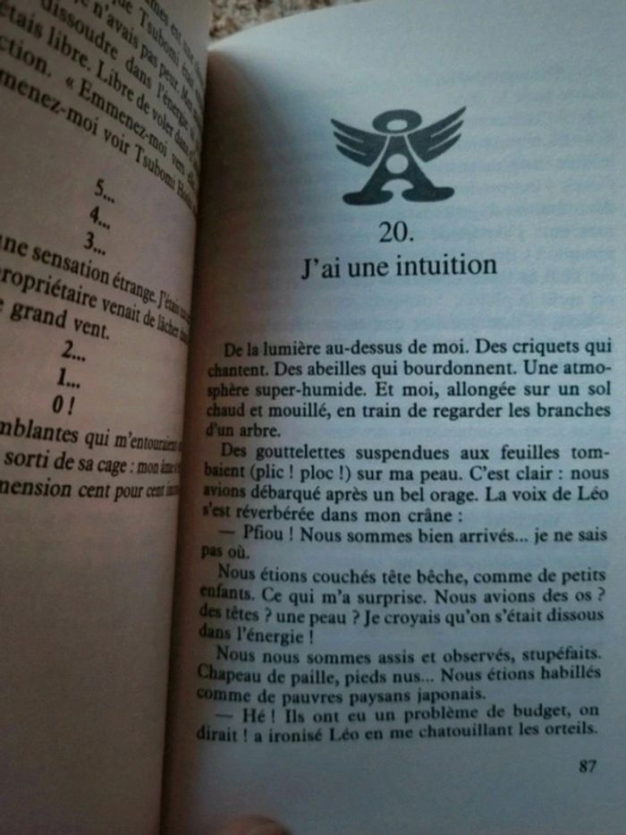 Roman jeunesse collection Ange et compagnie "Star cosmique" d'Annie Dalton - photo numéro 4