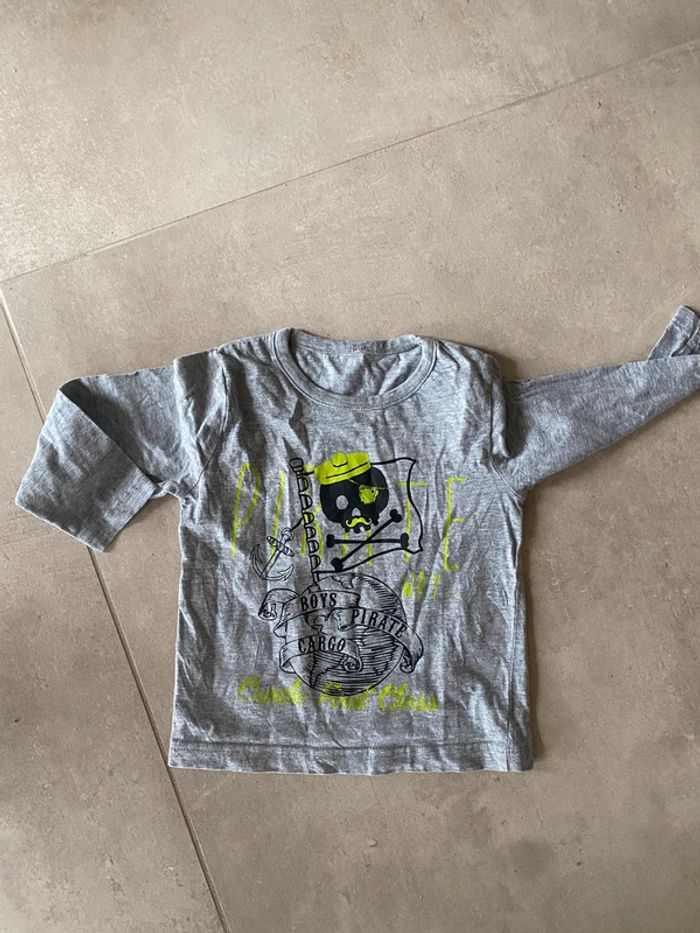 Manche longue gris pirate squelette