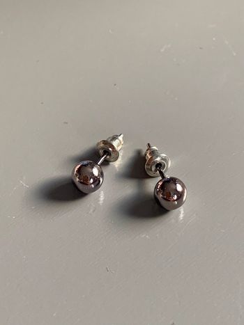 Boucles d’oreilles Adopt’ perles boules gris moyen adopt