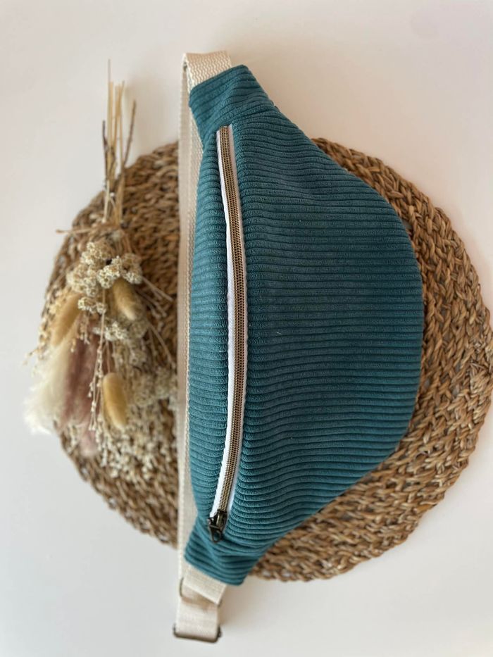 Sac banane fait main en velours côtelé bleu-vert et tissu fleuri