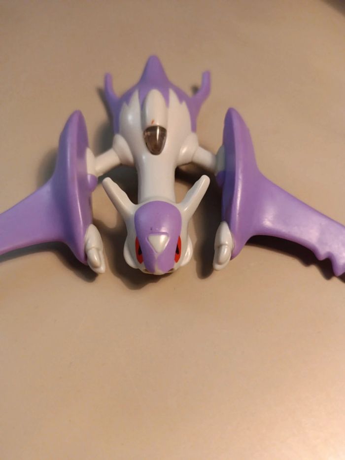 Une figurine Pokémon mega Latios McDonald's 2016 - photo numéro 5