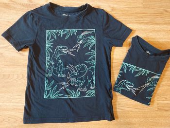 Lot de 2 t-shirts identiques