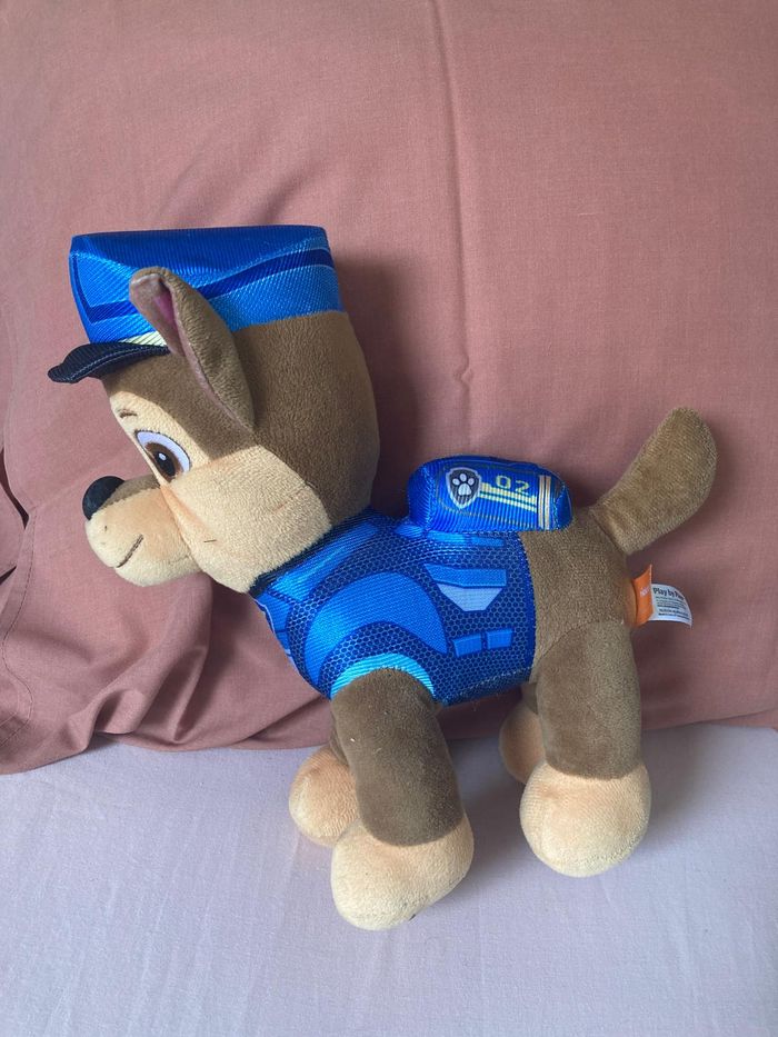 Peluche Chase Pat’ Patrouille 25 cm – Nickelodeon, très bon état, idéal enfant ou collection - photo numéro 4
