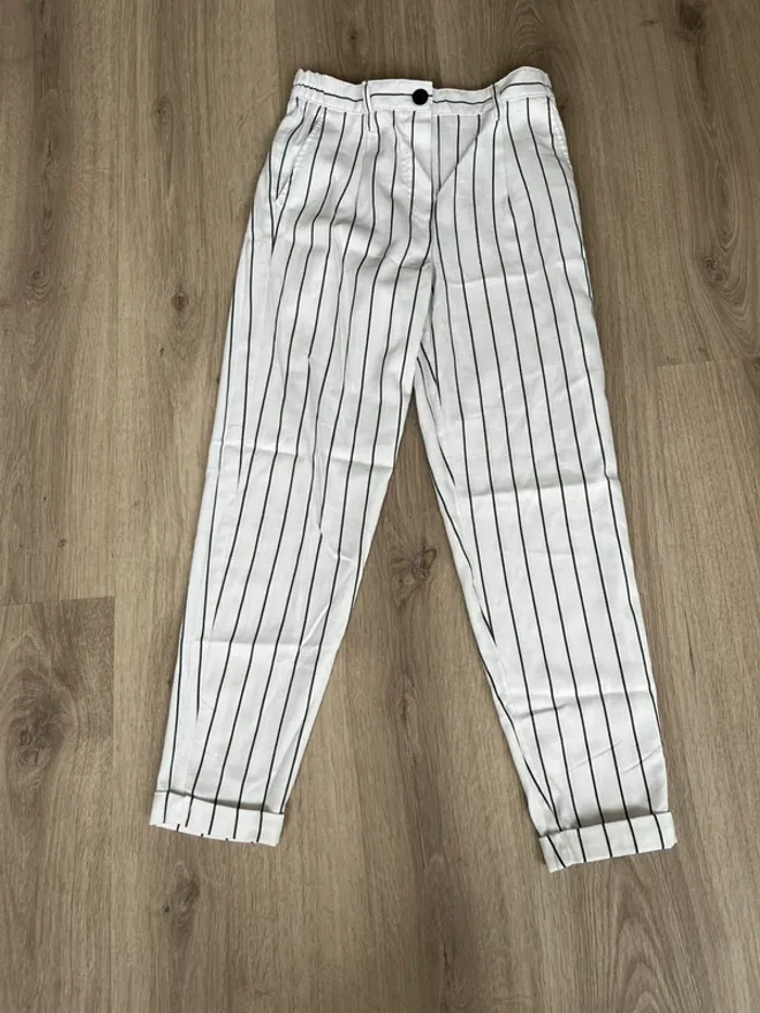 Pantalon Bershka rayé noir et blanc XS - photo numéro 3