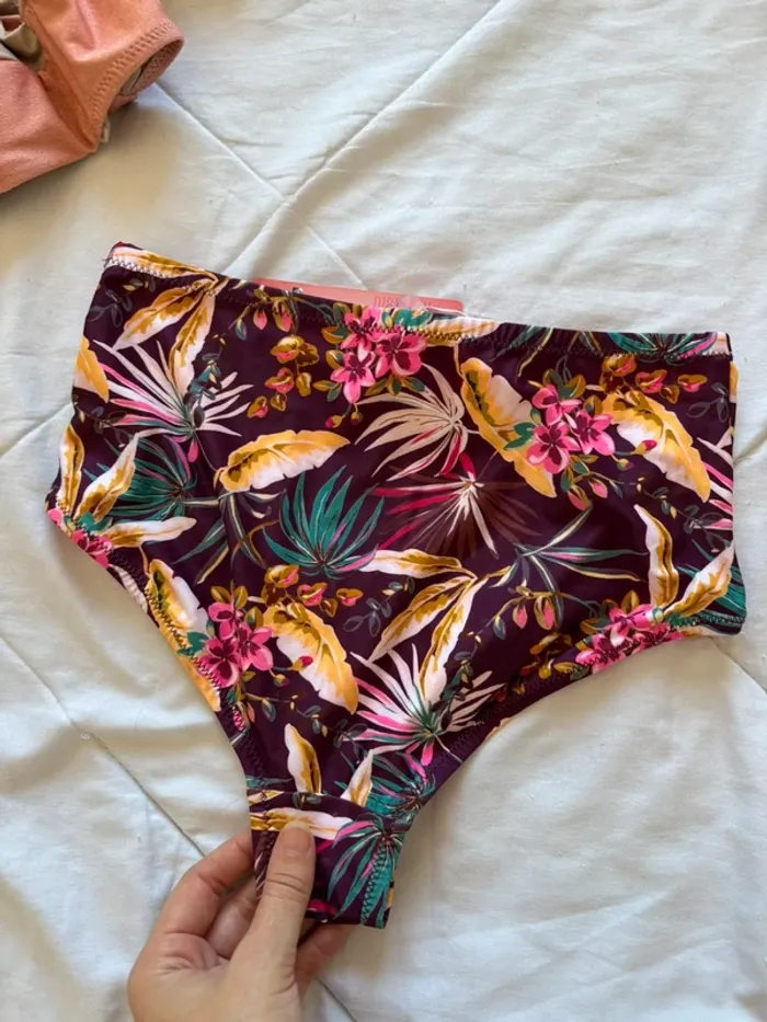 Lot 2 ensembles maillot de bain bikini rose beige pailleté violet motifs Penti taille XS/34 - photo numéro 14