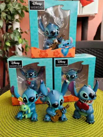 Lot de 3 figurines Disney Officielle / Stitch, Showcase Collection en résine