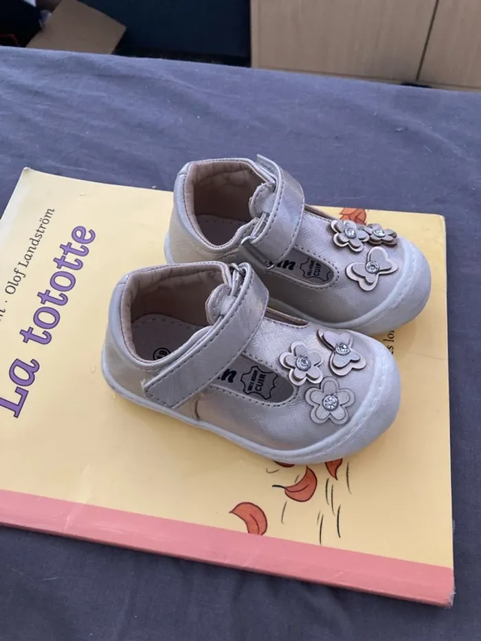 Sandales taille 19 - photo numéro 2