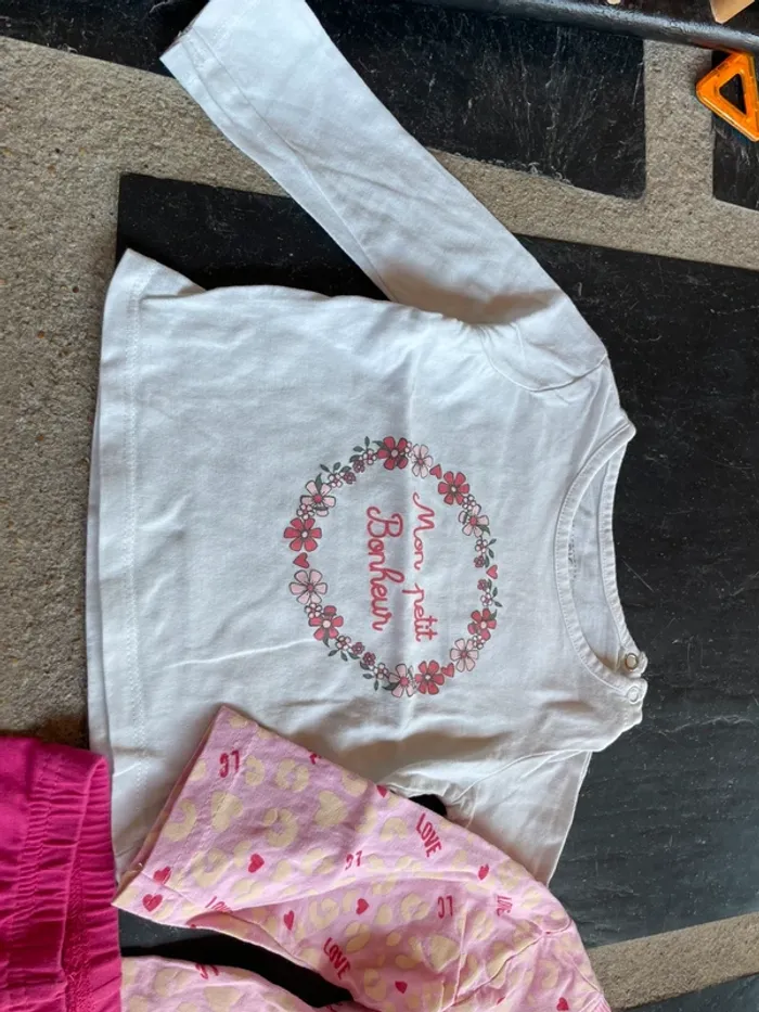 Lot 2 t shirt manches longues et 1 legging 12 mois - photo numéro 2
