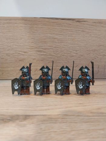 Figurines type lego 4 guerriers orcs seigneur des anneaux